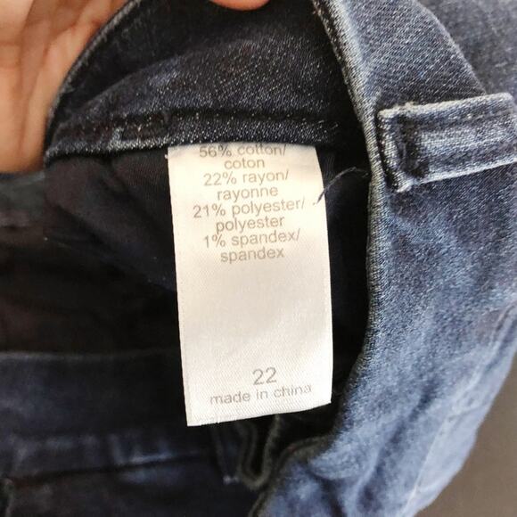 2/$30 Maurices 22 Plus Womens Dark Wash Denim Shorts - Picture 7 of 9